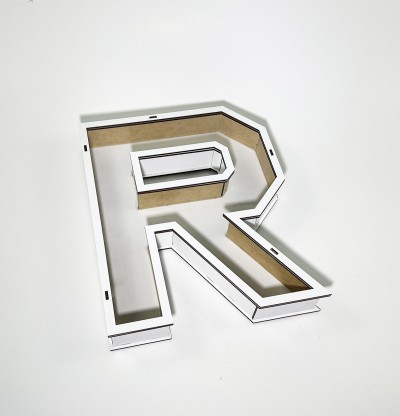 Коробка у формі букви "R" з прозорою кришкою