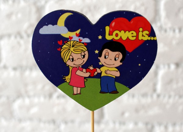 Сердечко "Love is" кольорове Сердечко "Love is" кольорове