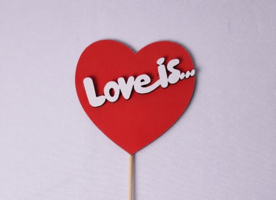 Сердечко "Love is"