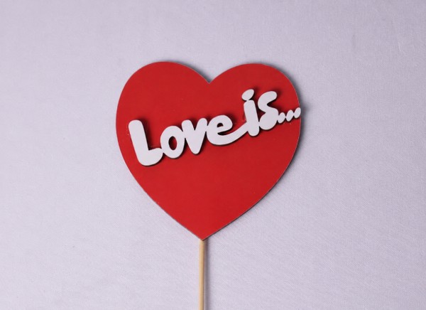 Сердечко "Love is"
