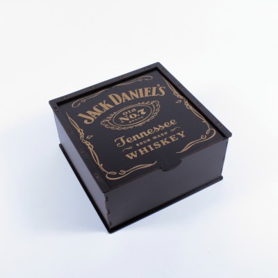 Коробка квадратна на засув з гравіюванням чорна "Jack Daniel's" 2 