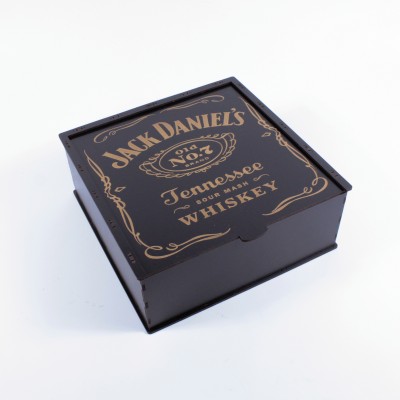Коробка квадратна на засув з гравіюванням чорна "Jack Daniel's" 3 