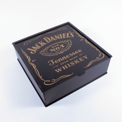 Коробка квадратна на засув з гравіюванням чорна "Jack Daniel's" 4