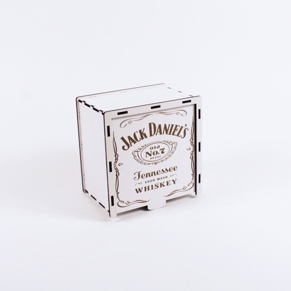 Коробка квадратна на засув з гравіюванням біла "Jack Daniel's" 1