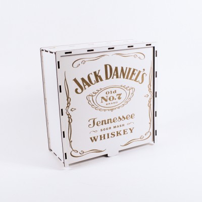 Коробка квадратна на засув з гравіюванням біла "Jack Daniel's" 3