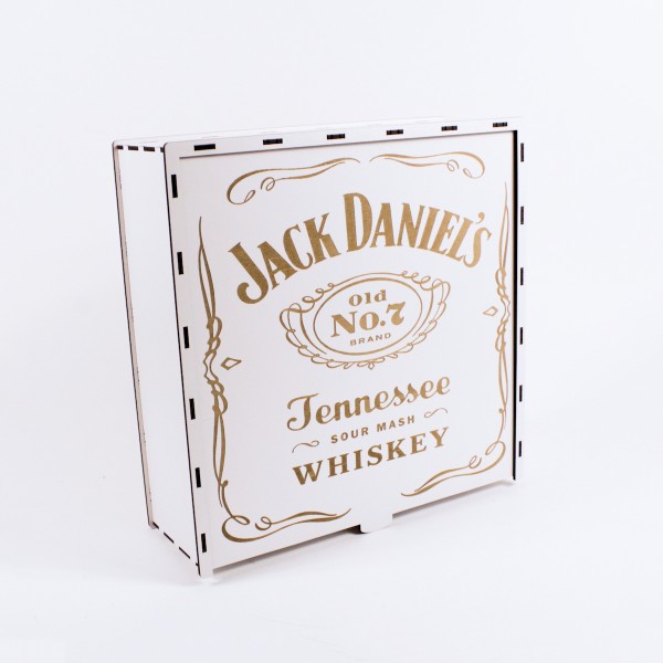Коробка квадратна на засув з гравіюванням біла "Jack Daniel's" 4