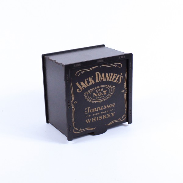 Коробка квадратна на засув з гравіюванням чорна "Jack Daniel's" 1