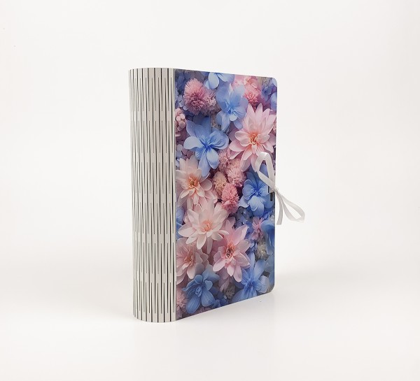 Коробка-книга з кольоровими квітами