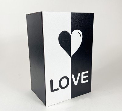 Коробка прямокутна чорна "LOVE" Коробка прямокутна чорна "LOVE"