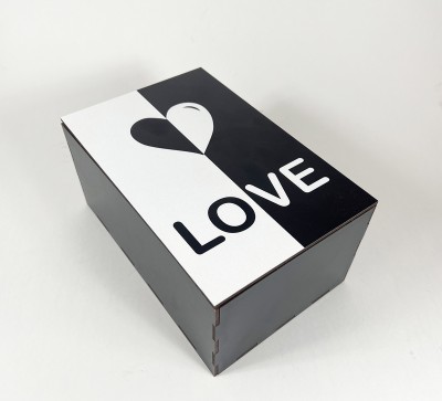 Коробка прямокутна чорна "LOVE" Коробка прямокутна чорна "LOVE"