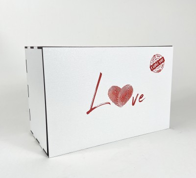 Коробка "Love" з відбитком серця Коробка "Love" з відбитком серця