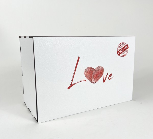 Коробка "Love" з відбитком серця Коробка "Love" з відбитком серця