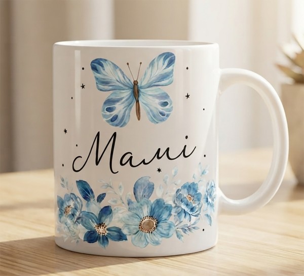 Чашка "Мамі" з блакитними квітами та метеликом Чашка "Мамі" з блакитними квітами та метеликом
