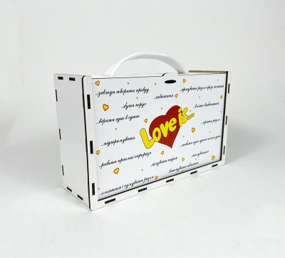 Коробка-пенал з висувною кришкою "Love is…" горизонтальна середня Коробка-пенал з висувною кришкою "Love is…" горизонтальна середня