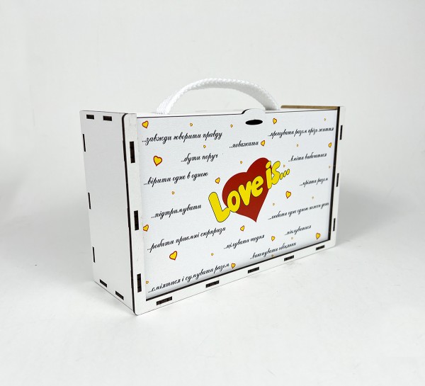 Коробка-пенал з висувною кришкою "Love is…" горизонтальна середня Коробка-пенал з висувною кришкою "Love is…" горизонтальна середня