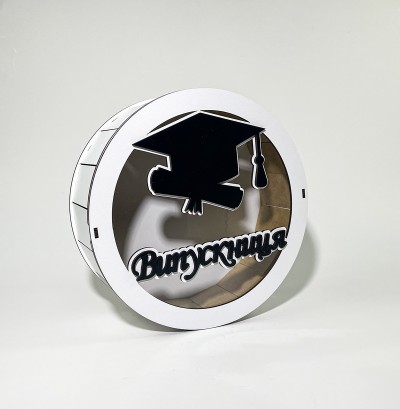 Коробка кругла з прозорою кришкою "Випускниця " Коробка кругла з прозорою кришкою "Випускниця "