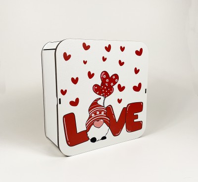 Коробка квадратна "L O V E " Коробка квадратна "L O V E "