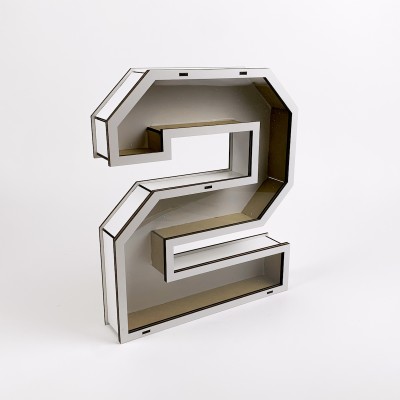 Коробка у формі цифри "2" з прозорою кришкою Коробка у формі цифри "2" з прозорою кришкою