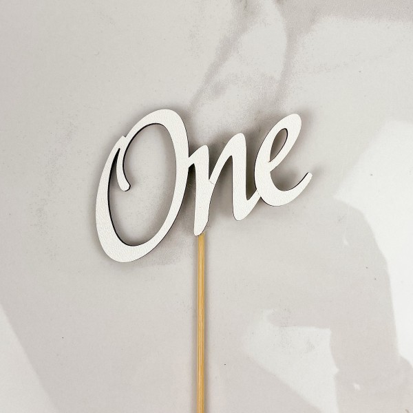 Топпер "One" білий 8,5х6 см. Топпер "One" білий 8,5х6 см.