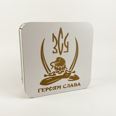Коробочка квадратна "Героям Слава" з гравіюванням Коробочка квадратна "Героям Слава" з гравіюванням