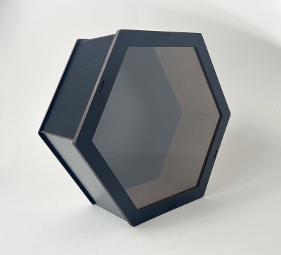 Коробка шестигранна,чорна з прозорою кришкою Коробка шестигранна,чорна з прозорою кришкою