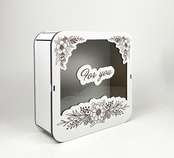 Коробка квадратна з прозорою кришкою та гравіюванням "For you" квіти